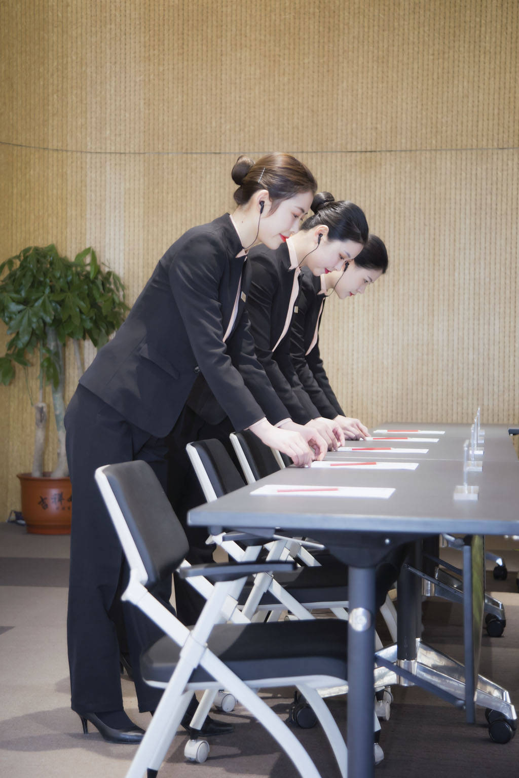 重塑城市肌理 龙湖智创生活主导郑州写字楼服务规范标准化的深层逻辑